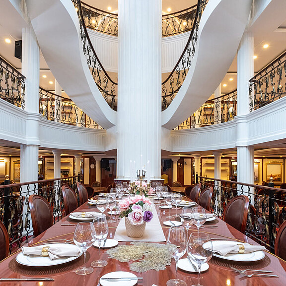 Das Hauptrestaurant der Golden Horizon Das Hauptrestaurant der Golden Horizon