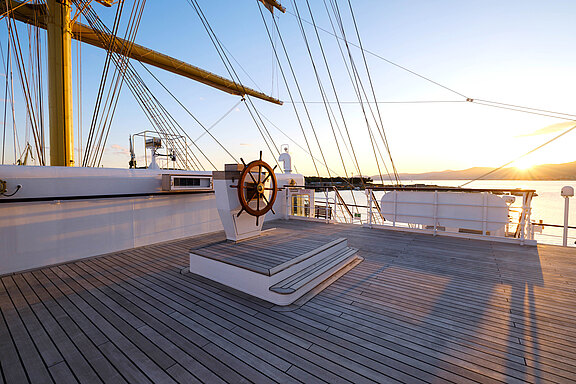 Auf dem Deck der Golden Horizon Auf dem Deck der Golden Horizon
